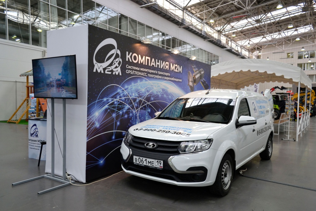 ТехСтройЭкспоДороги_Выставка_Красноярск.jpg Экспозиция от компании М2М на выставке Тех Строй Экспо Дороги: автомобиль служебный с встроенной тарировочной станцией (мобильная тарировочная станция)